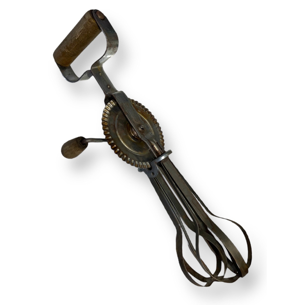 Antique Beater Rustic Chippy Yellow Handle Hand Mixer Kitchen Utensil Vintage - Picture 2 of 8